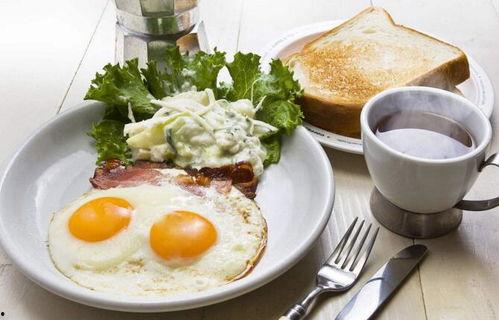 小蜜瓜妈妈吃早餐,小蜜瓜妈妈温馨早餐时光