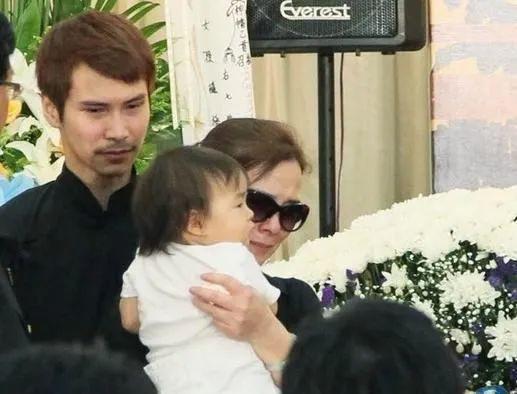 明星丧妻,巨星痛失挚爱，缅怀永恒的伴侣